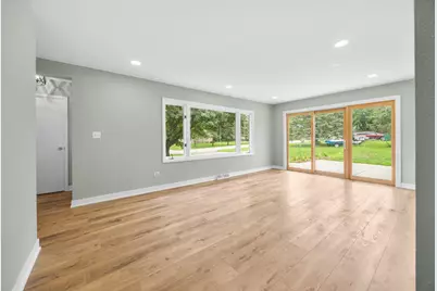 N69W20947  Pleasant St, Menomonee Falls, WI 53051 - Photo 15