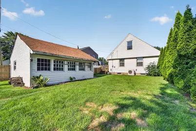 4310 S Iowa Ave, Saint Francis, WI 53235 - Photo 19