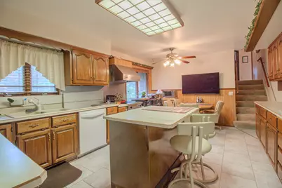 W152N7406  Westwood Dr, Menomonee Falls, WI 53051 - Photo 11