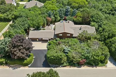 W152N7406  Westwood Dr, Menomonee Falls, WI 53051 - Photo 3