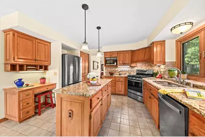16520 W Heatherly Dr, New Berlin, WI 53151 - Photo 19
