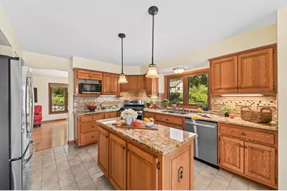 16520 W Heatherly Dr, New Berlin, WI 53151 - Photo 17