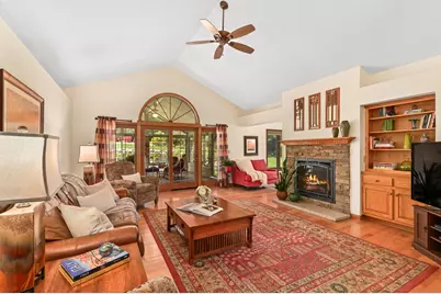 16520 W Heatherly Dr, New Berlin, WI 53151 - Photo 13