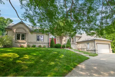 16520 W Heatherly Dr, New Berlin, WI 53151 - Photo 3