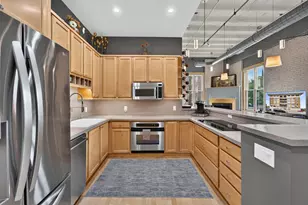 1325 N Van Buren St, Milwaukee, WI 53202 - Photo 7