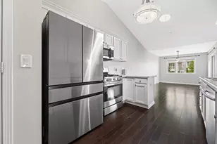 8407 S Cortland Dr, Oak Creek, WI 53154 - Photo 9