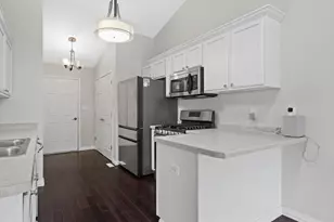 8407 S Cortland Dr, Oak Creek, WI 53154 - Photo 7