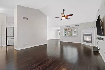 8407 S Cortland Dr, Oak Creek, WI 53154 - Photo 3