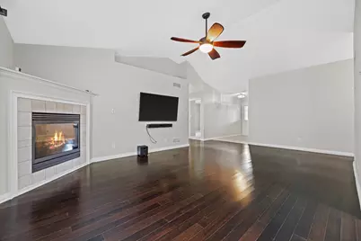 8407 S Cortland Dr, Oak Creek, WI 53154 - Photo 5