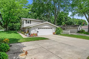 W172N9390 Shady Ln, Menomonee Falls, WI 53051 - Photo 27