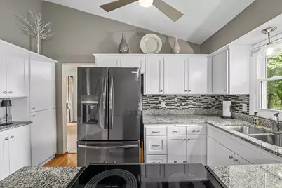 W172N9390  Shady Ln, Menomonee Falls, WI 53051 - Photo 9