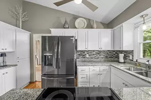 W172N9390 Shady Ln, Menomonee Falls, WI 53051 - Photo 9