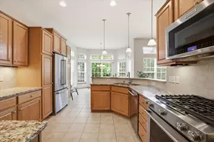 N173W20011 Creekside Dr, Jackson, WI 53037 - Photo 11