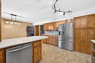 5236 Willowview Rd, Racine, WI 53402 - Photo 7