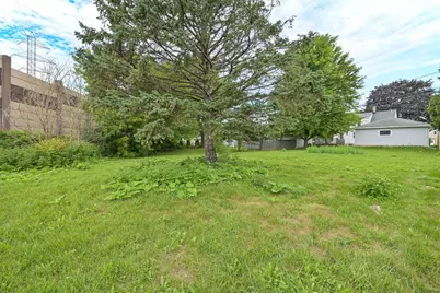 2563 S 99th St, West Allis, WI 53227 - Photo 31