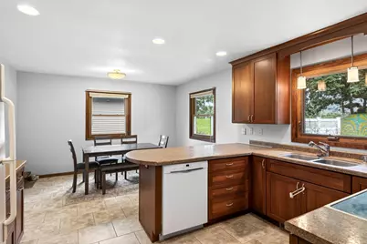 1024  Park Ridge Dr, Onalaska, WI 54650 - Photo 3