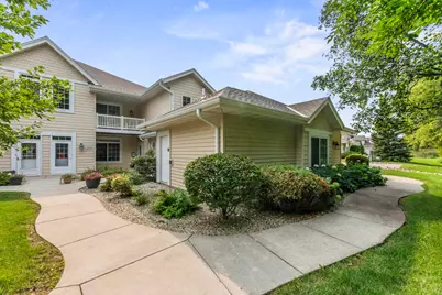 W398N6071  Autumn Woods Dr, Oconomowoc, WI 53066 - Photo 3