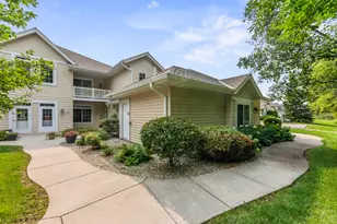 W398N6071 Autumn Woods Dr, Oconomowoc, WI 53066 - Photo 3