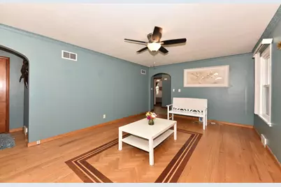 3208 S 30th St, Milwaukee, WI 53215 - Photo 7