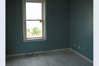 1018  Caron Butler Dr, Racine, WI 53403 - Photo 5
