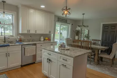 3937 W Heatheridge Dr, Franklin, WI 53132 - Photo 5