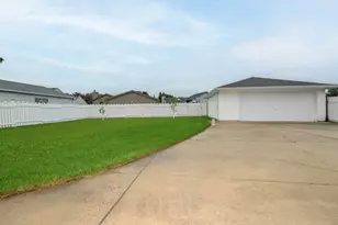 9771 W Darnel Ave, Milwaukee, WI 53224 - Photo 3