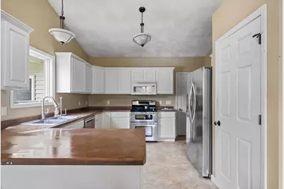 32 E Sunset Dr, Milton, WI 53563 - Photo 13
