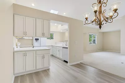 2215  Circle Ridge Dr #B, Delafield, WI 53018 - Photo 11
