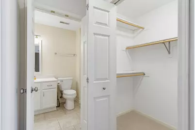2215  Circle Ridge Dr #B, Delafield, WI 53018 - Photo 17