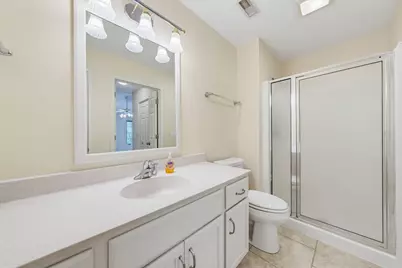 2215  Circle Rdg #B, Delafield, WI 53018 - Photo 25