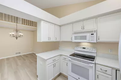 2215  Circle Ridge Dr #B, Delafield, WI 53018 - Photo 13