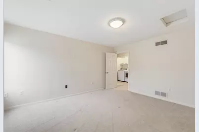 2215  Circle Ridge Dr #B, Delafield, WI 53018 - Photo 21