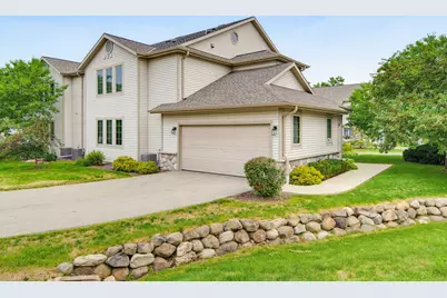 2215  Circle Rdg #B, Delafield, WI 53018 - Photo 1