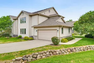 2215 Circle Ridge Dr, Delafield, WI 53018 - Photo 1