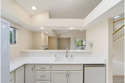 2215  Circle Rdg #B, Delafield, WI 53018 - Photo 17