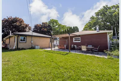 4355 S Honey Creek Dr, Greenfield, WI 53220 - Photo 23