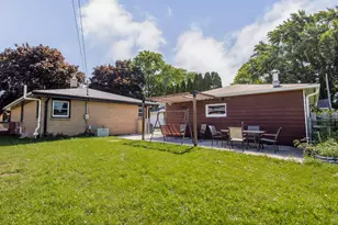 4355 S Honey Creek Dr, Greenfield, WI 53220 - Photo 23