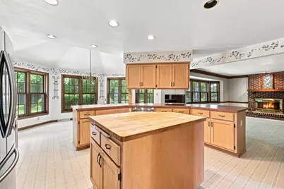 4228 W Tumblecreek Dr, Franklin, WI 53132 - Photo 7