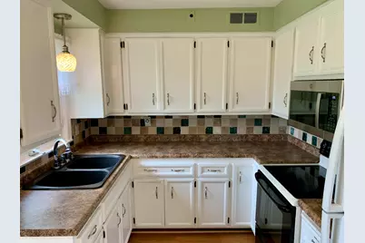 14865  Pershing Dr, Brookfield, WI 53005 - Photo 7