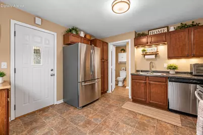 213  Kettle Moraine Dr, Slinger, WI 53086 - Photo 7