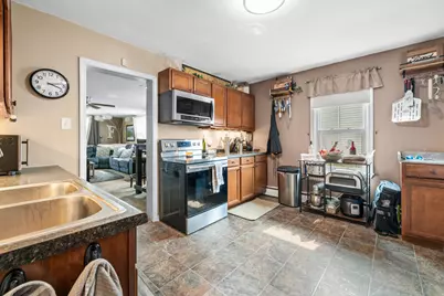 213  Kettle Moraine Dr, Slinger, WI 53086 - Photo 9