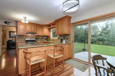 7420 N Longview Ave, Glendale, WI 53209 - Photo 9