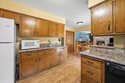 2666 S Seymour Pl, West Allis, WI 53227 - Photo 19