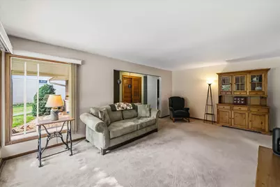 2666 S Seymour Pl, West Allis, WI 53227 - Photo 7