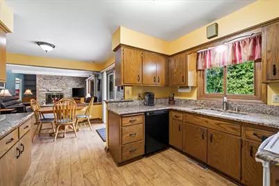 2666 S Seymour Pl, West Allis, WI 53227 - Photo 17