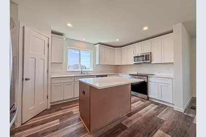 W194N15744  East Gate Ct, Jackson, WI 53037 - Photo 11