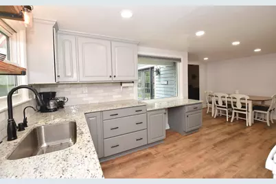 8611  Big Bend Rd, Racine, WI 53185 - Photo 7