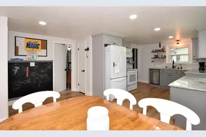 8611  Big Bend Rd, Racine, WI 53185 - Photo 5