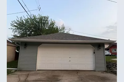 8035 W Warnimont Ave, Milwaukee, WI 53220 - Photo 13