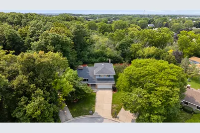 5377 S 48th St, Greenfield, WI 53220 - Photo 9